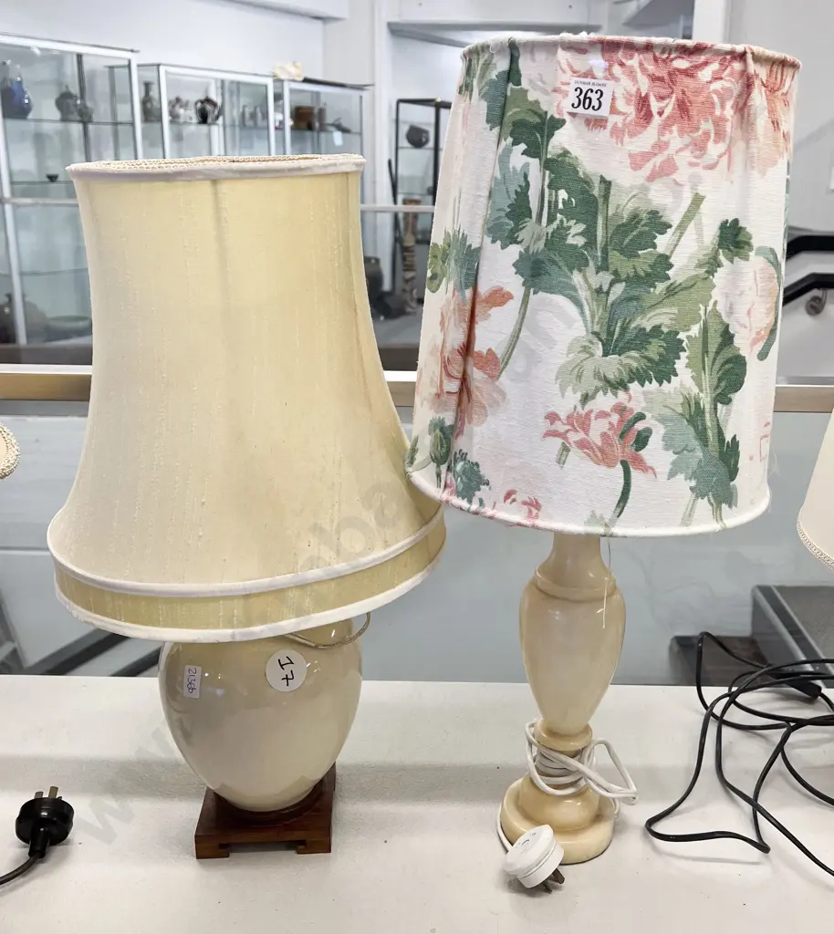 Two Assorted Table Lamps Image 1++