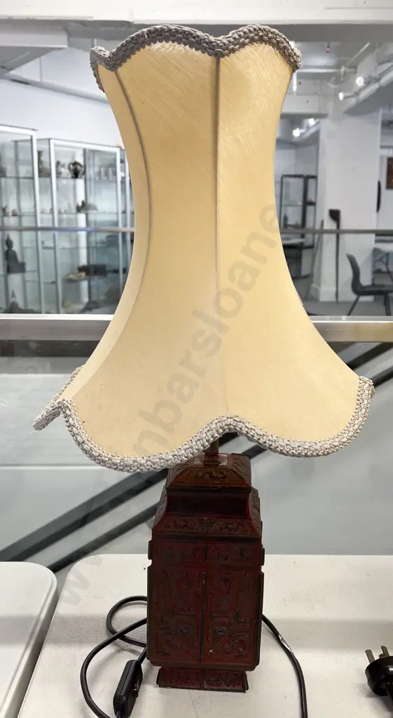 Asian Metal Table Lamp Image 1++