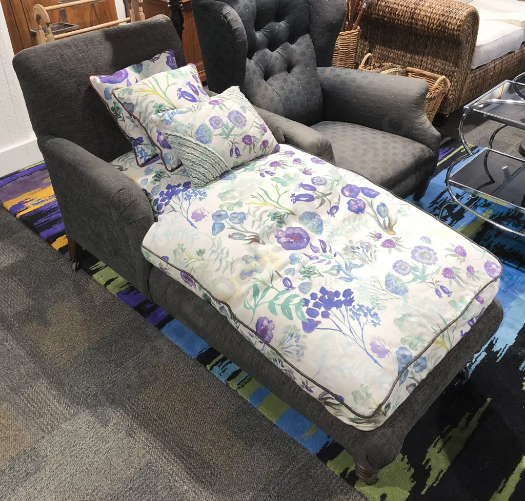 Edwardian Modern Upholstered Chaise Lounge with Large Feather Down Cushion Image 1++