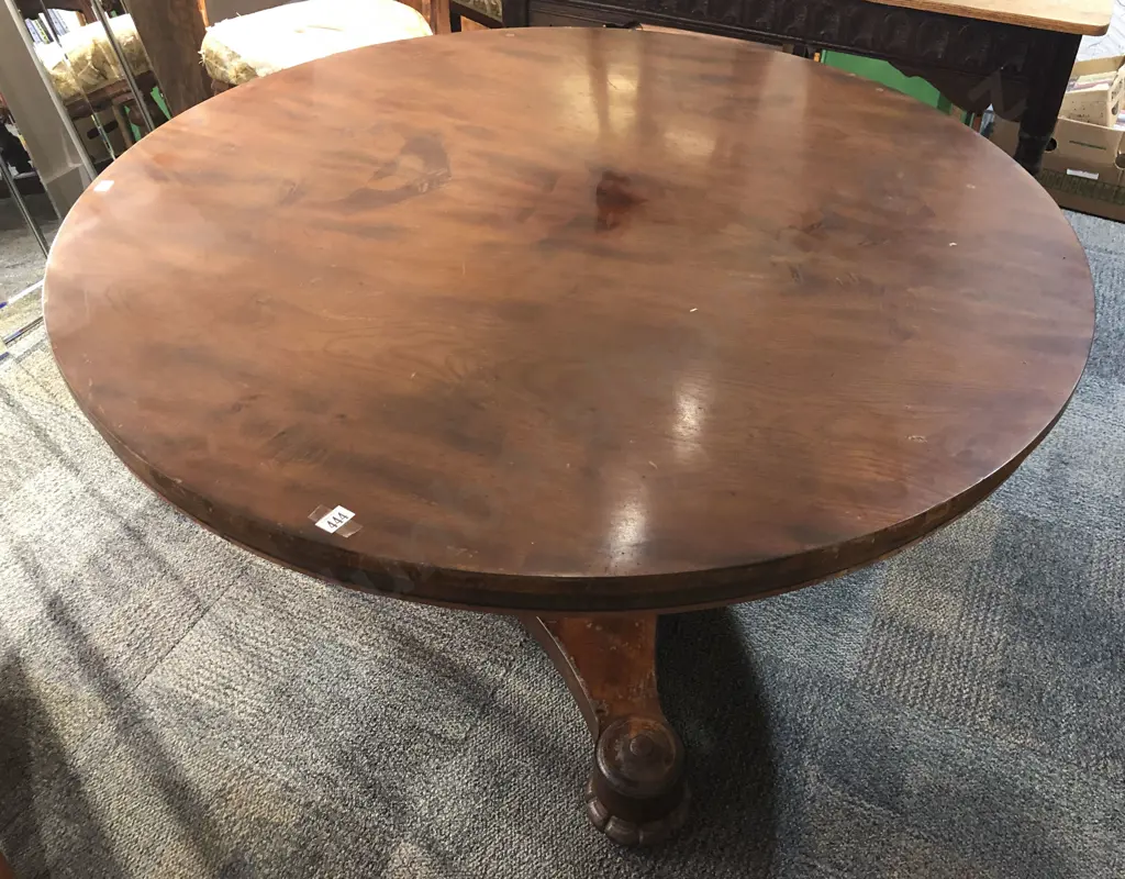 Victorian Circular Mahogany Dining Room Table Image 1++