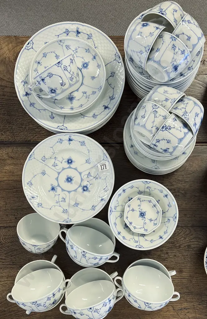B & G Blue & White Dinner Ware Image 1++