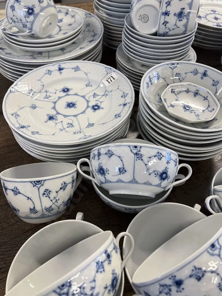 B & G Blue & White Dinner Ware Image 1++