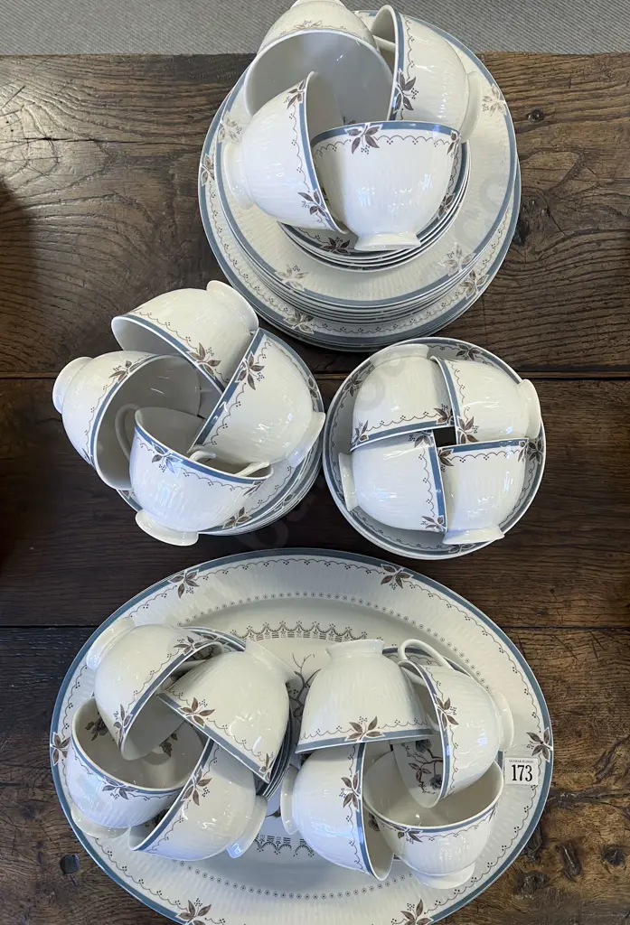 Royal Doulton "Old Colony" Pattern Dinner Ware Image 1++