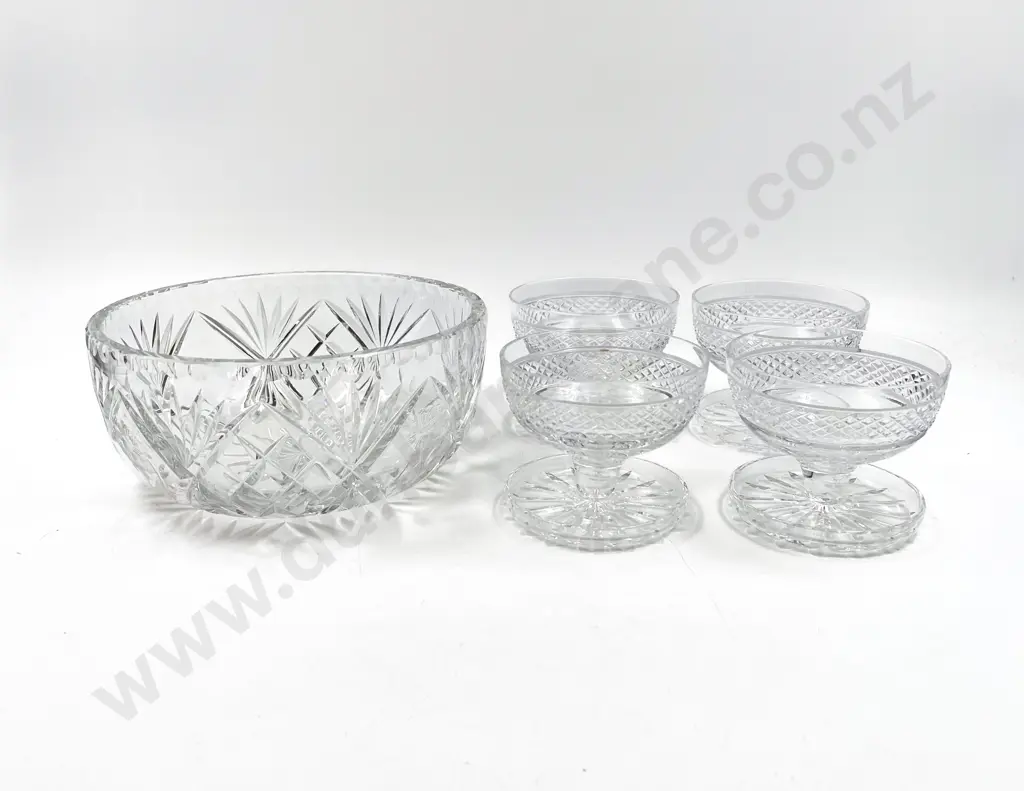 Heavy Crystal Fruit Bowl & Four Sundae Dishes Image 1++
