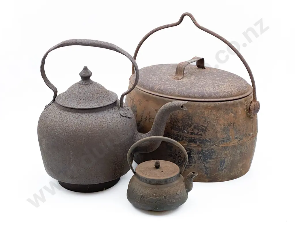 Large & Small Kettles & Colonial Stockpot Image 1++