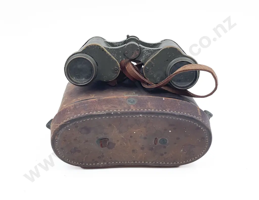 WWII USA Military Stereo 6x30 Binoculars and Leather Case Image 1++