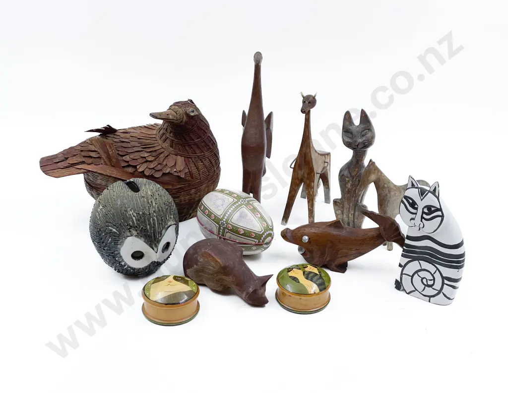 Collection of Mixed Animal Figures Image 1++