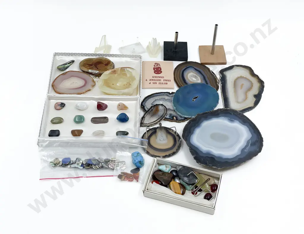 Collection of Agate & Other Specimens Image 1++