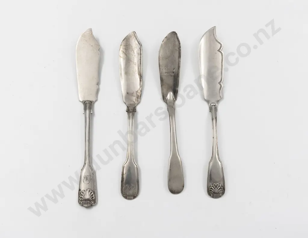 4 Various S/S Butter Knives Image 1++