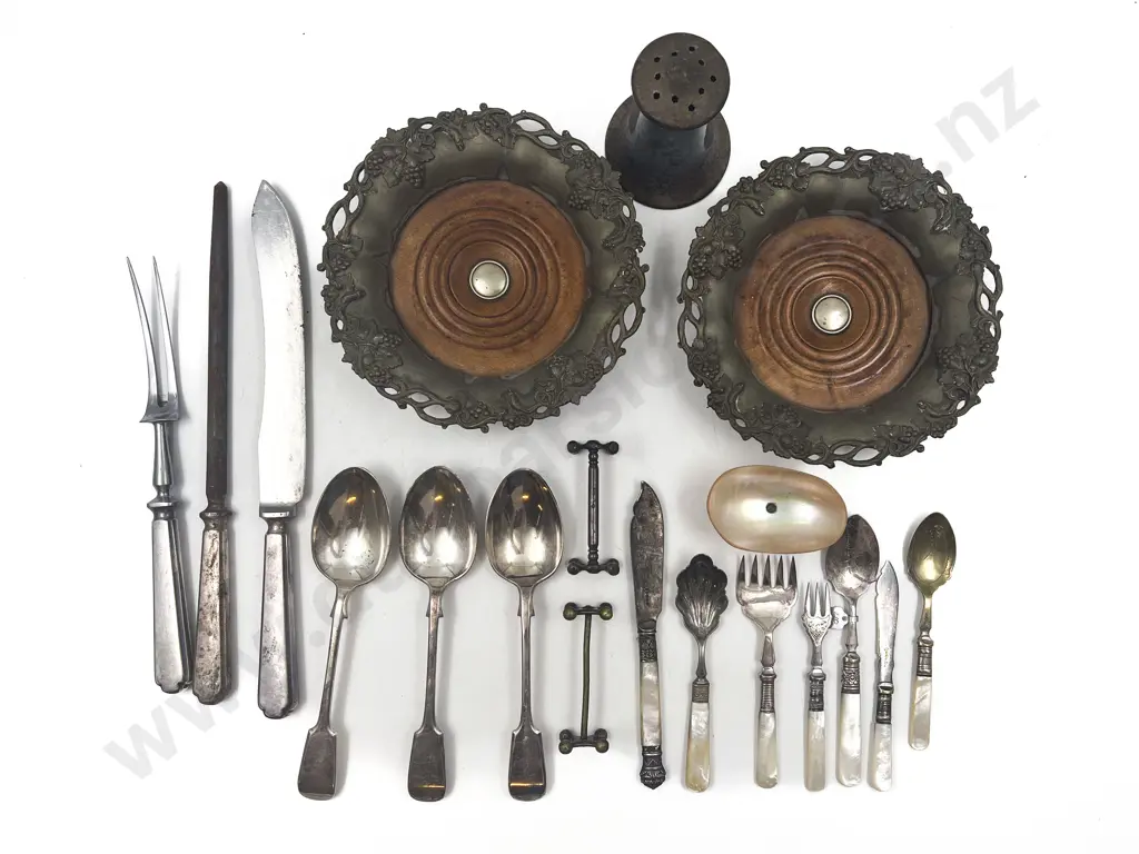 Collection S/P & MOP Handled Ware Image 1++