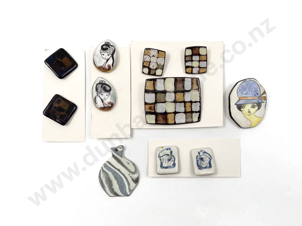 C1960's Pottery Two Brooches Earrings and Pendant Image 1++