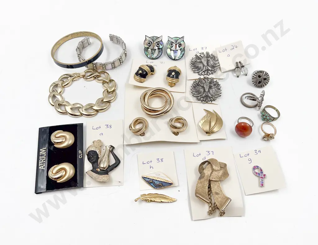 Collection Vintage Costume Jewellery Image 1++