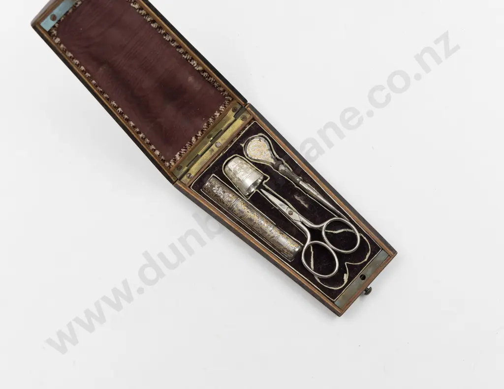C19th French Inlaid Kingwood Sewing Etui Image 1++