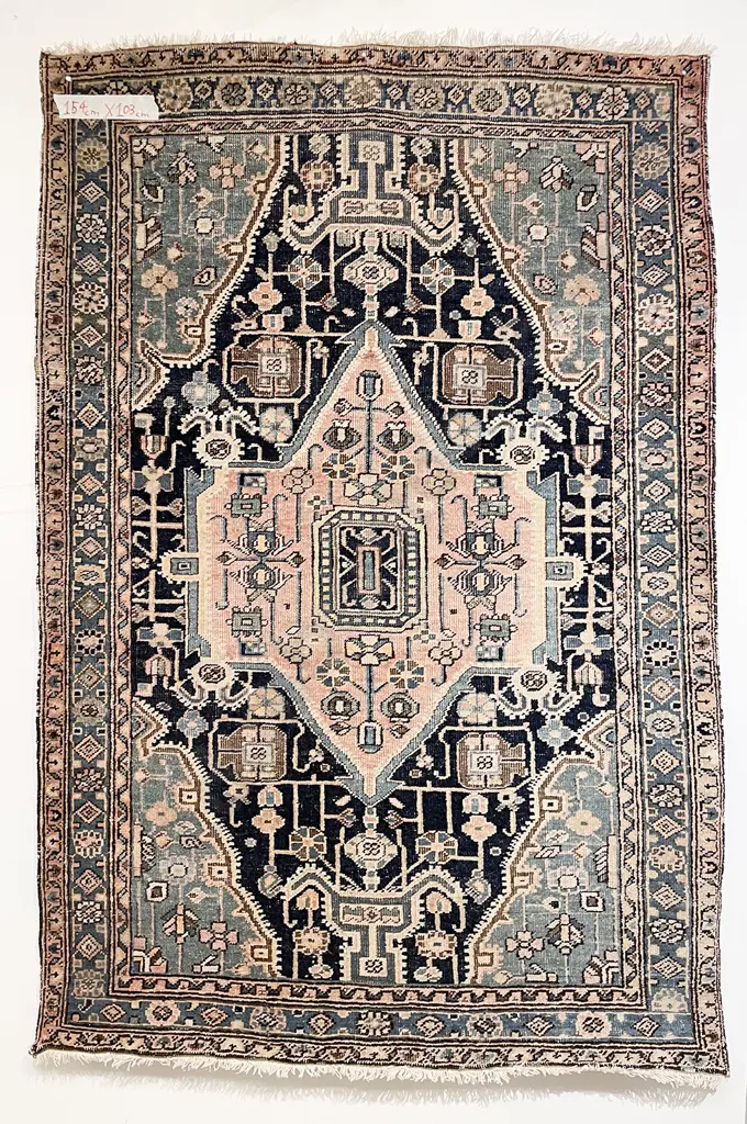 Vintage Single Medallion Floral Persian Rug Image 1++