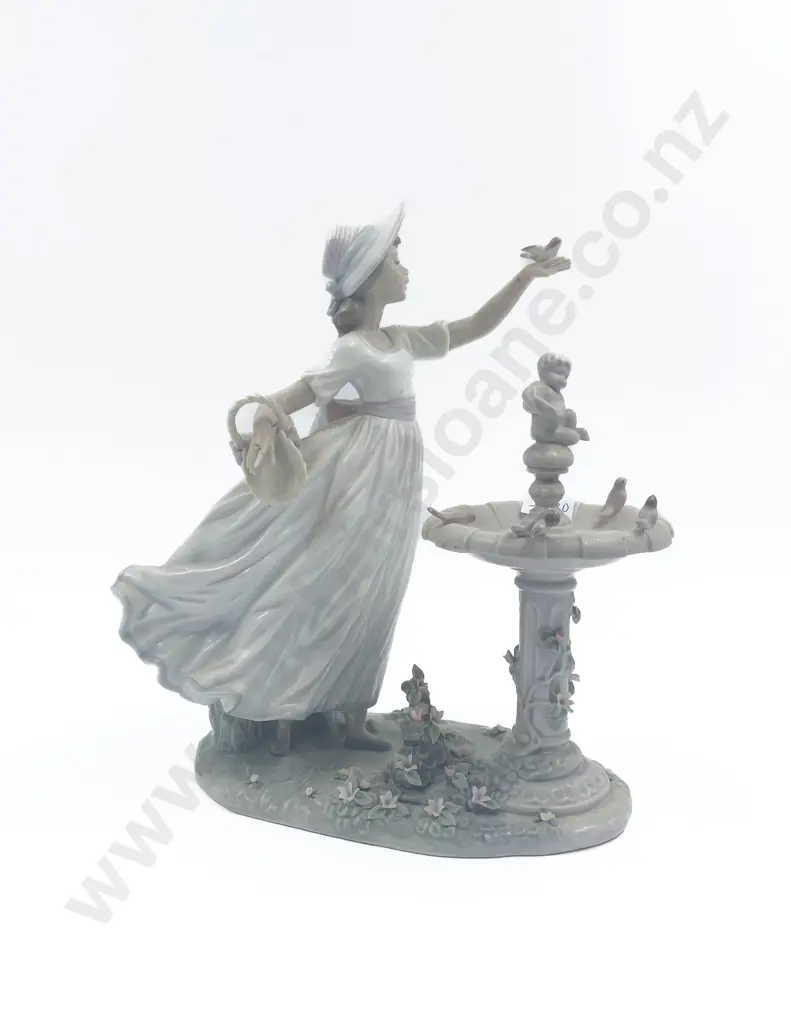 Lladro Group Figure Girl and Fountain Image 1++