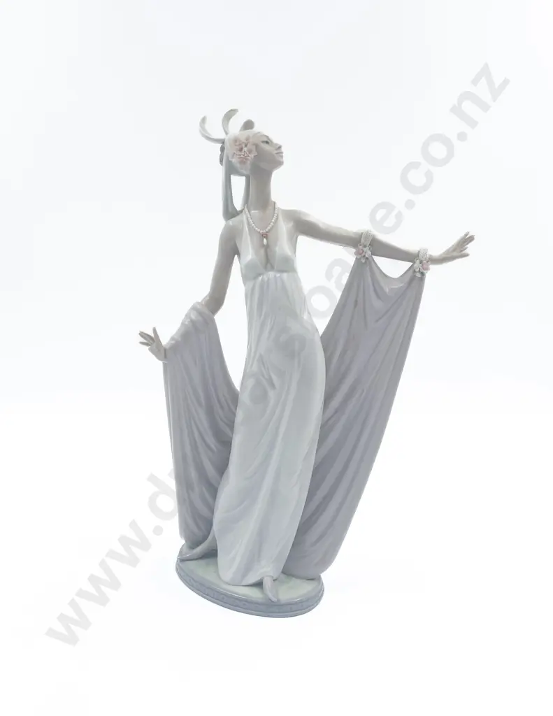 Lladro Figure of Dancer Image 1++