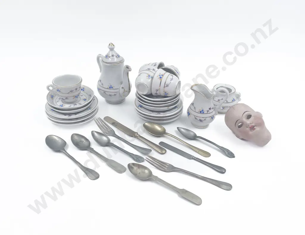 Miniature Tea Set and Assorted Image 1++
