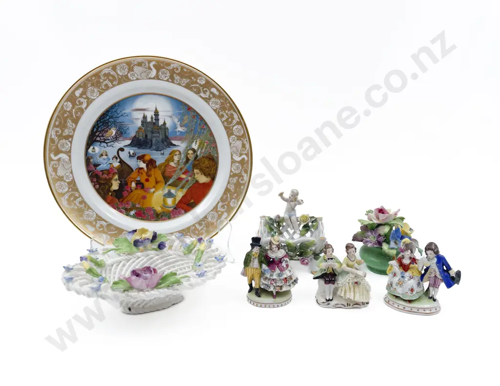 Fancy China Figures and Ornaments Image 1++