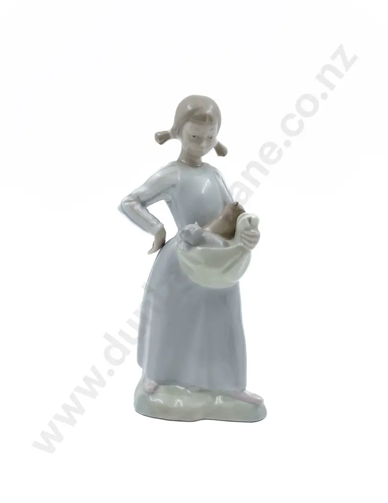 Nao Figure of Girl with Kitten Image 1++