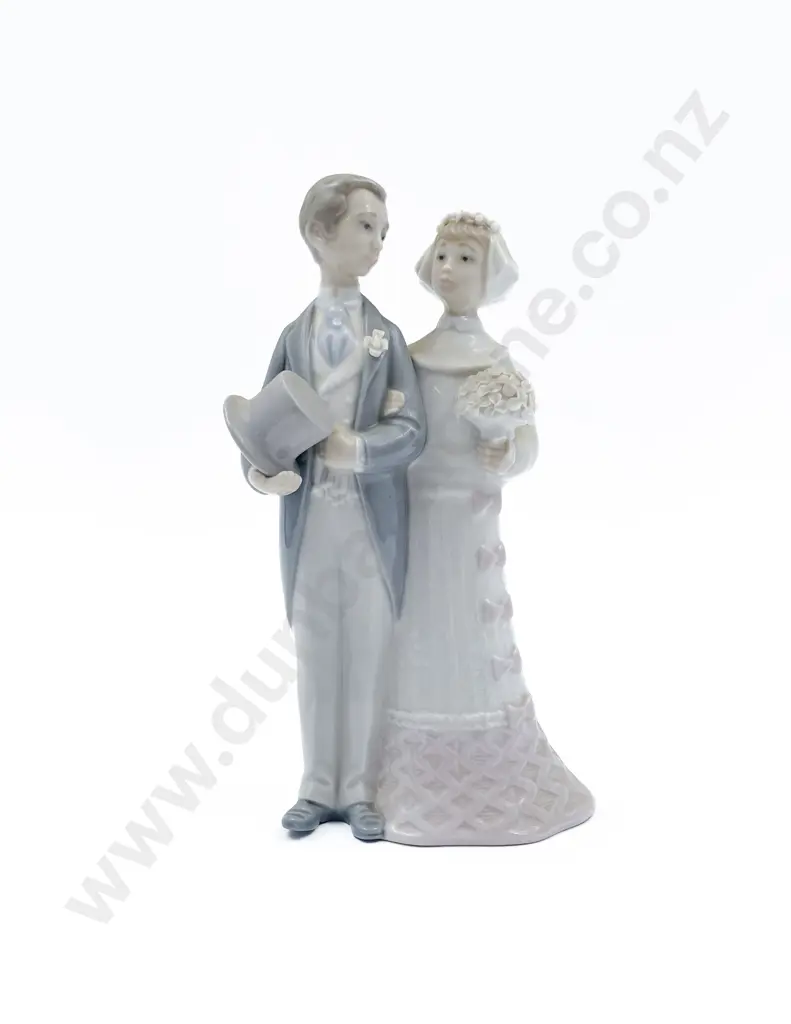 Lladro Group Figure of Husband and Wife Image 1++