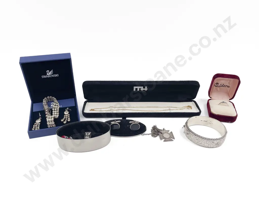 Quantity of Assorted Jewellery including Swarovski Bracelet and Earrings Image 1++