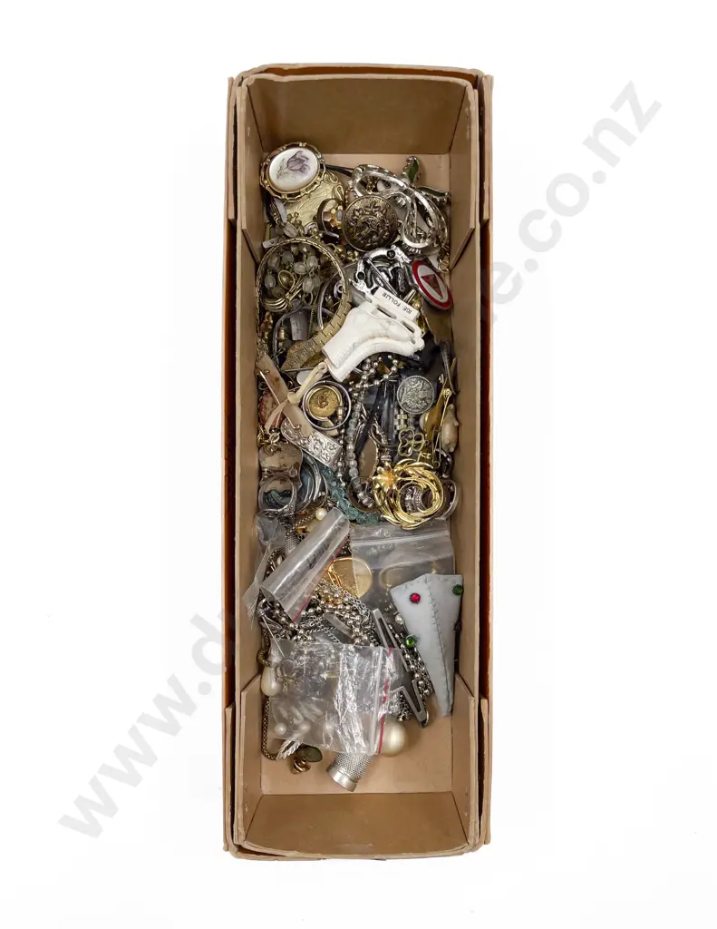 Box of Assorted Costume Jewellery Image 1++