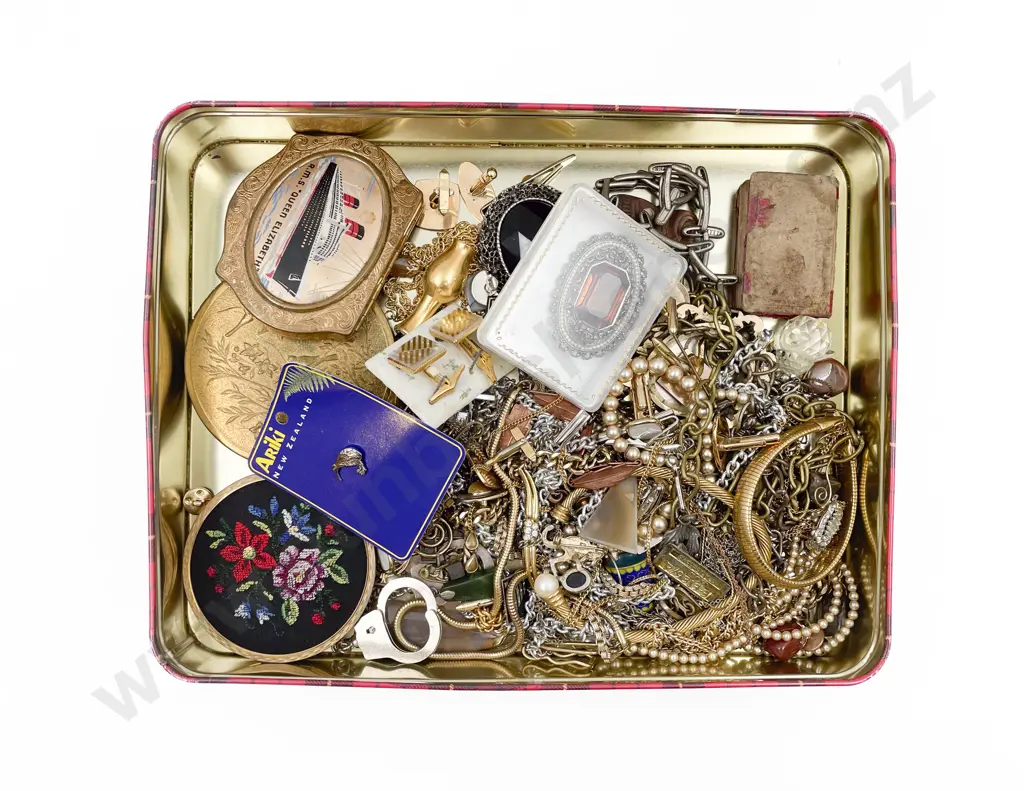Box of Assorted Costume Jewellery Image 1++