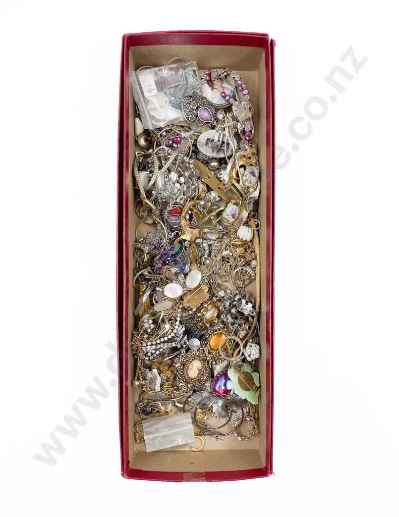 Box of Assorted Costume Jewellery Image 1++