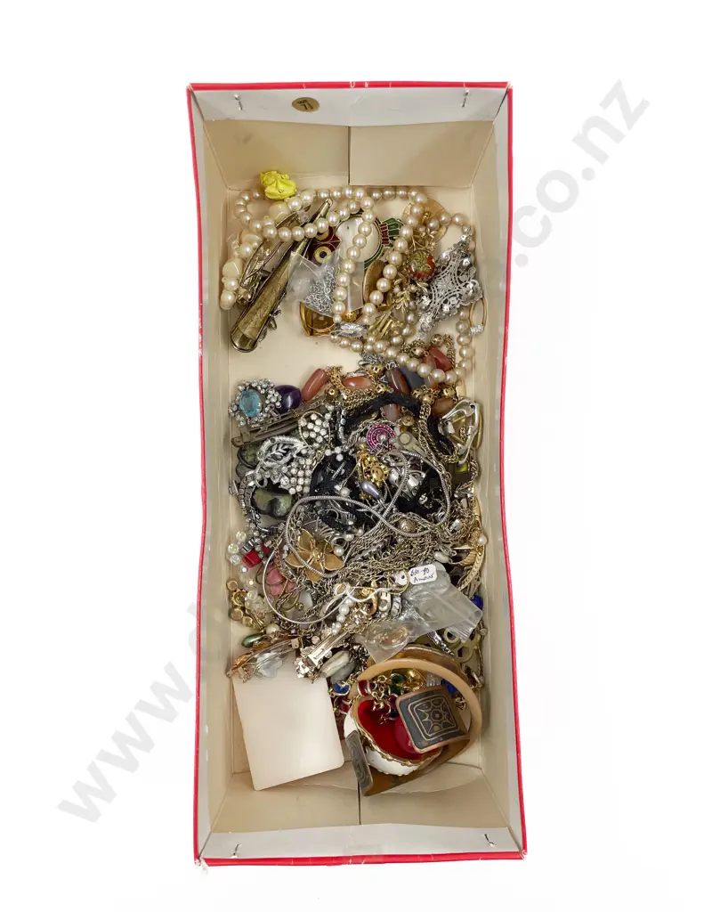 Box of Assorted Costume Jewellery Image 1++