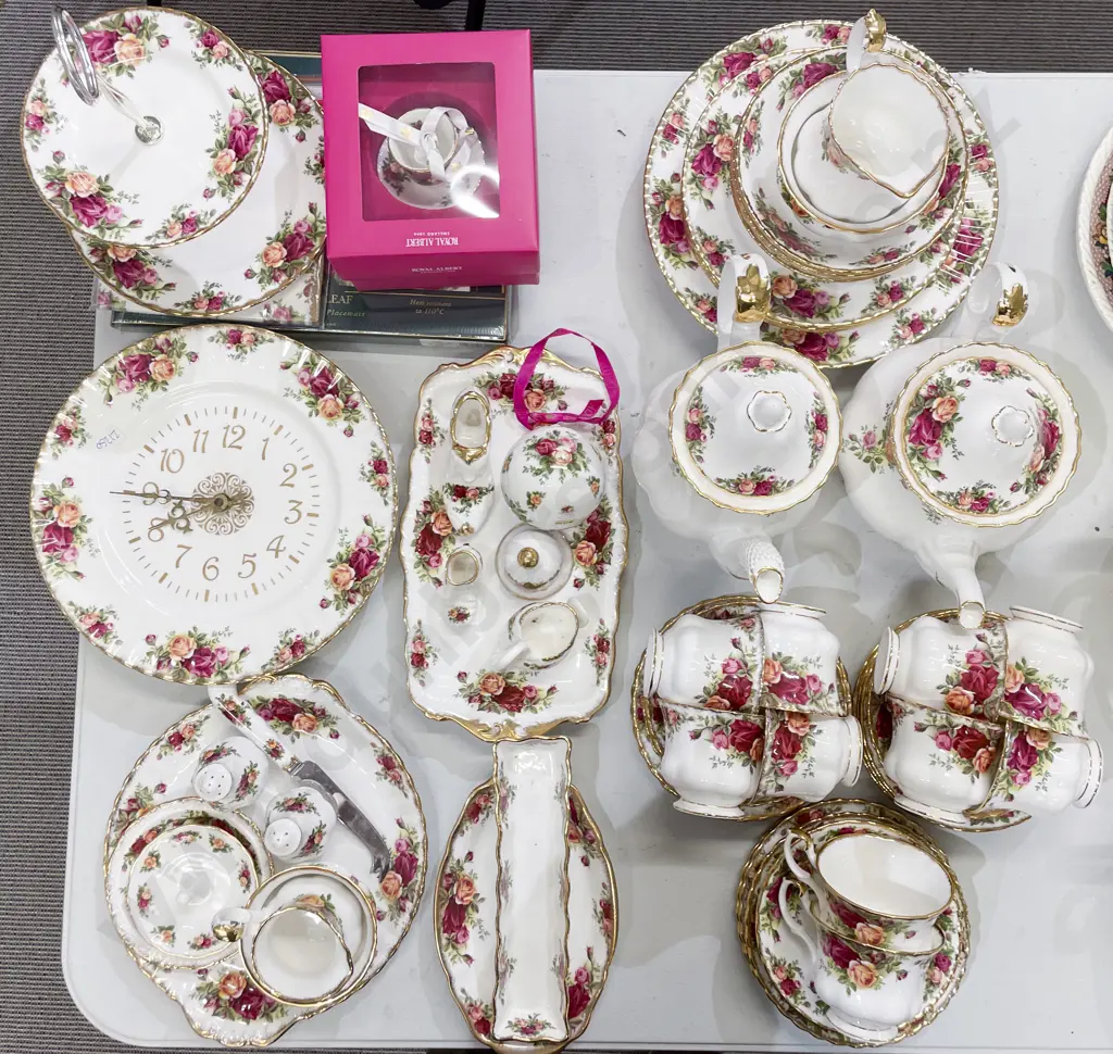 Royal Albert Old Country Roses Part Dinner Set and Assorted Extras Image 1++