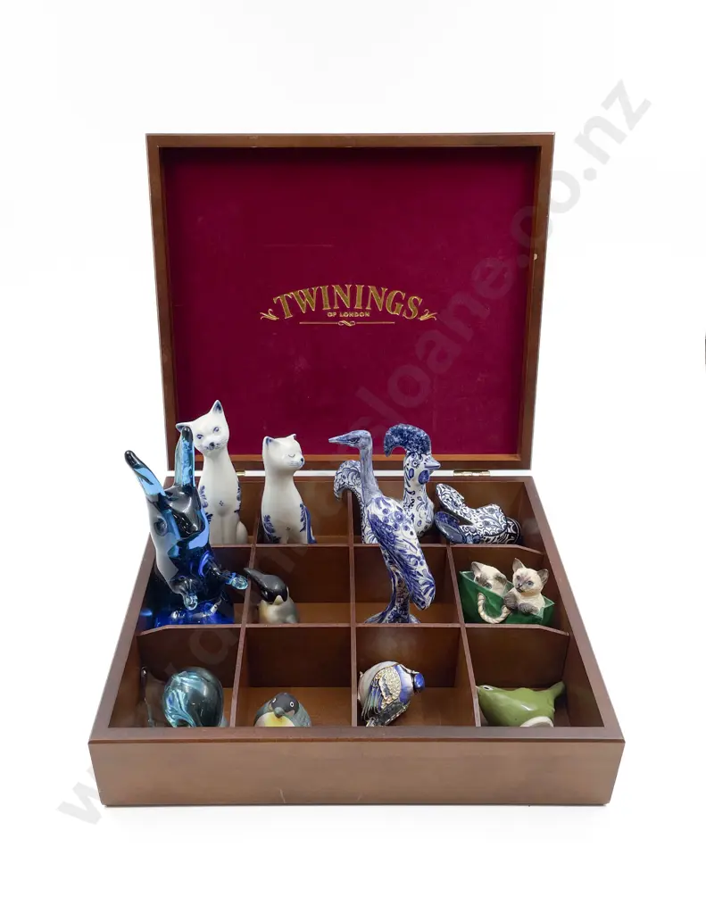 Twinnings Presentation with Assorted Animal Ornaments Image 1++