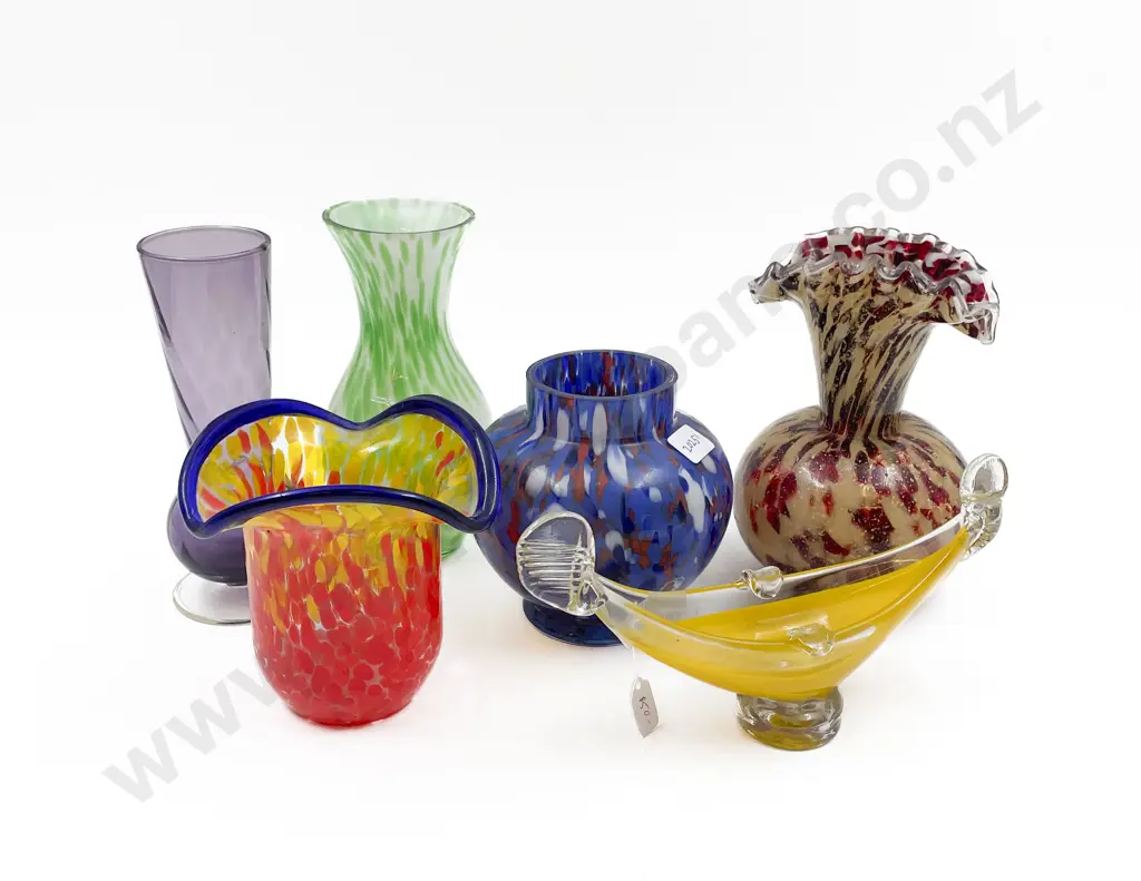 Six Pieces of Assorted Art Glass Image 1++