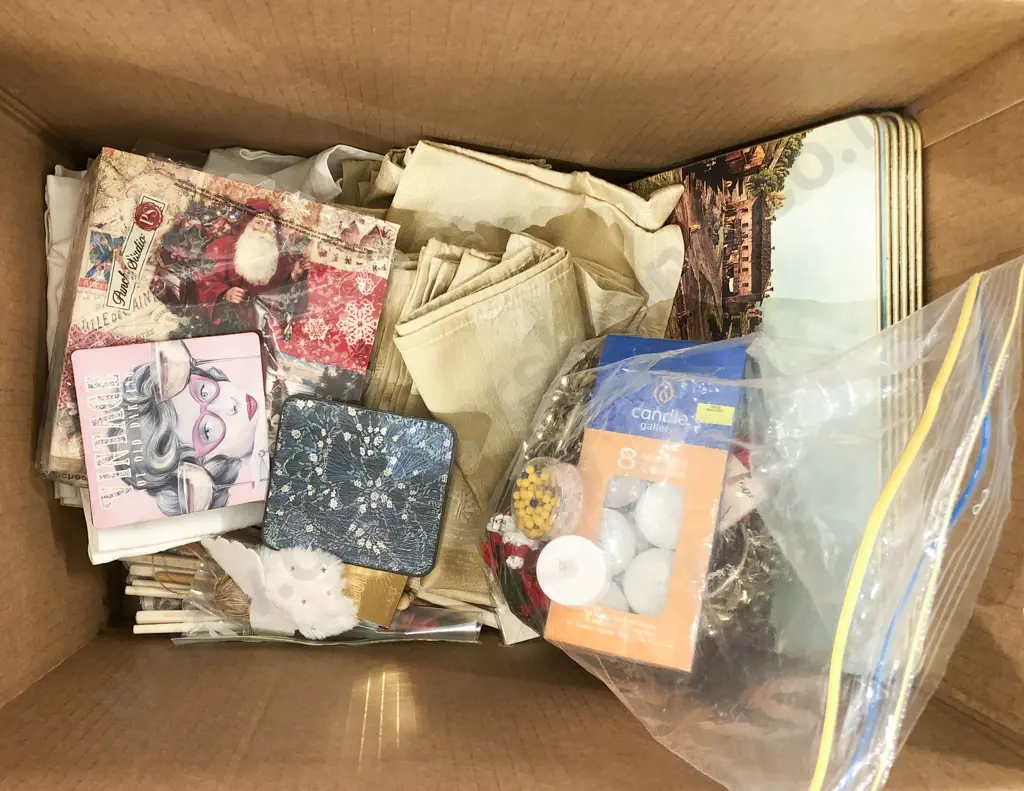 Quantity of Assorted Place Mats Table Ware etc Image 1++