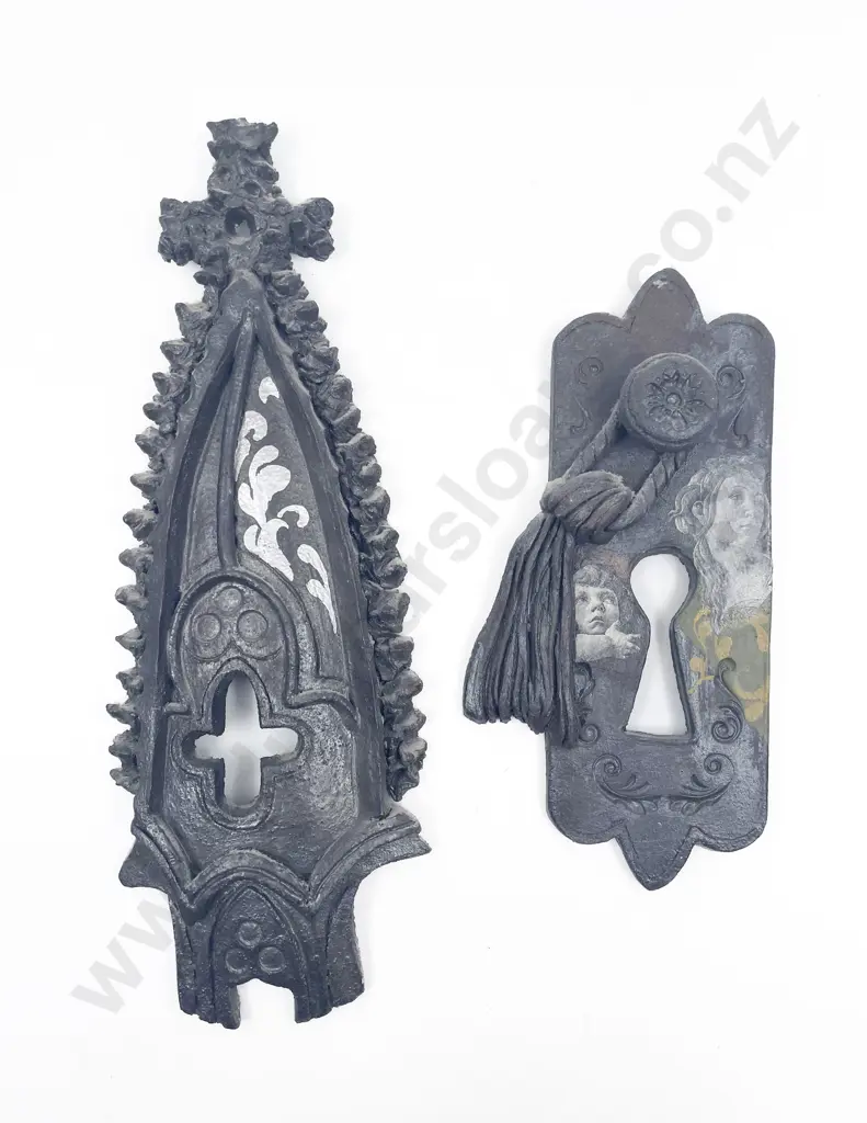Two Assorted Decorative Wall Hangings Image 1++