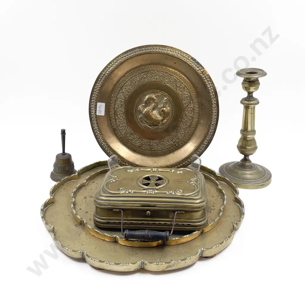 Quantity of Assorted Brass Ware Image 1++