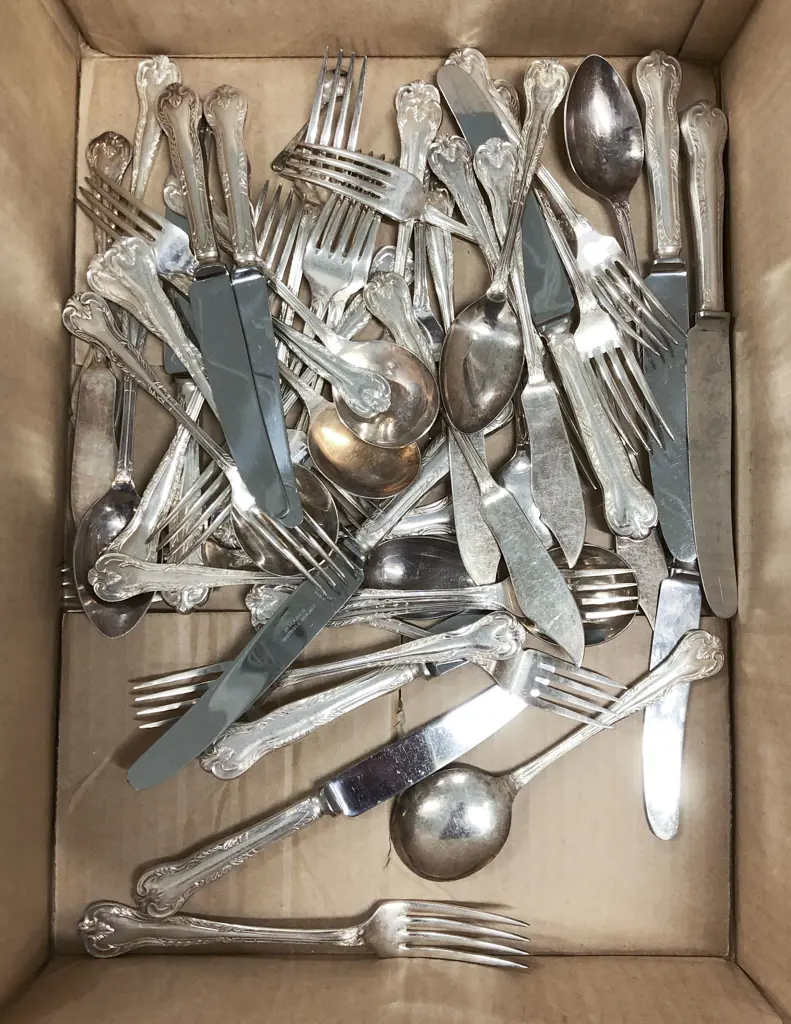 Quantity of Assorted Boxed and Loose Cutlery Image 1++