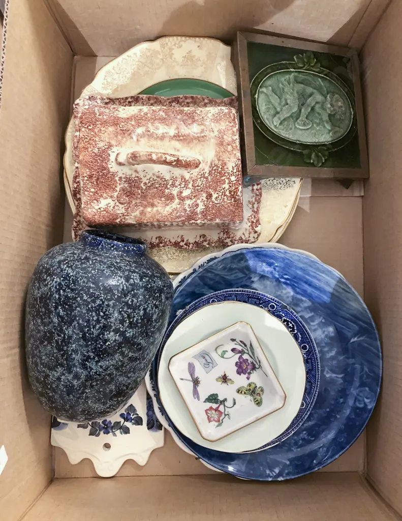 Quantity of Assorted China and Pottery etc Image 1++
