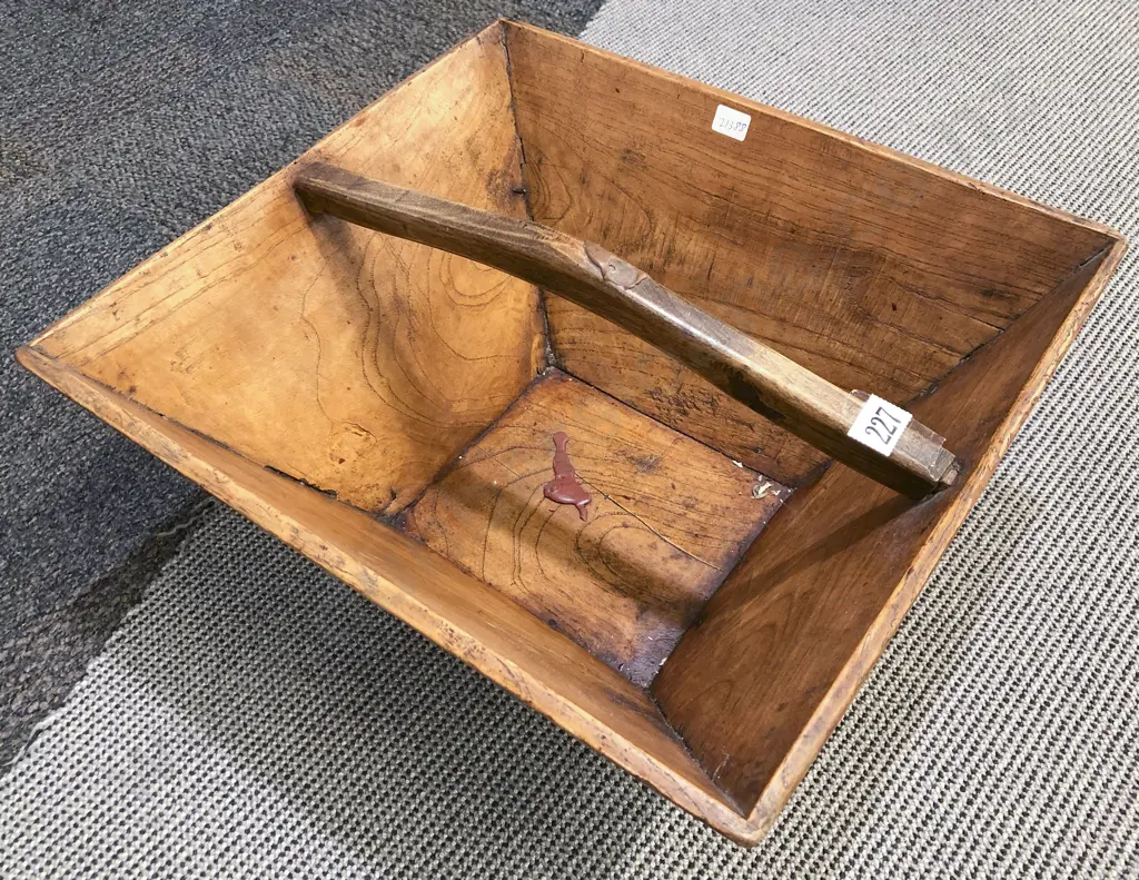 Vintage Chinese Wooden Box Image 1++