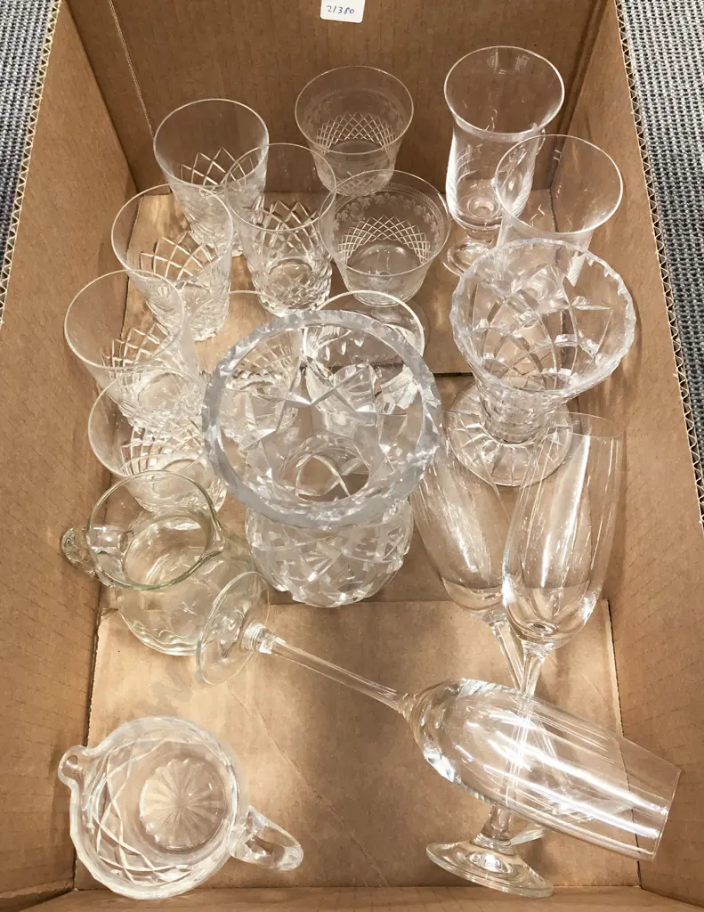 Quantity of Assorted Crystal and Glass Ware Image 1++