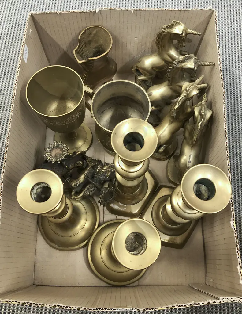 Quantity of Assorted Brass Ware Image 1++