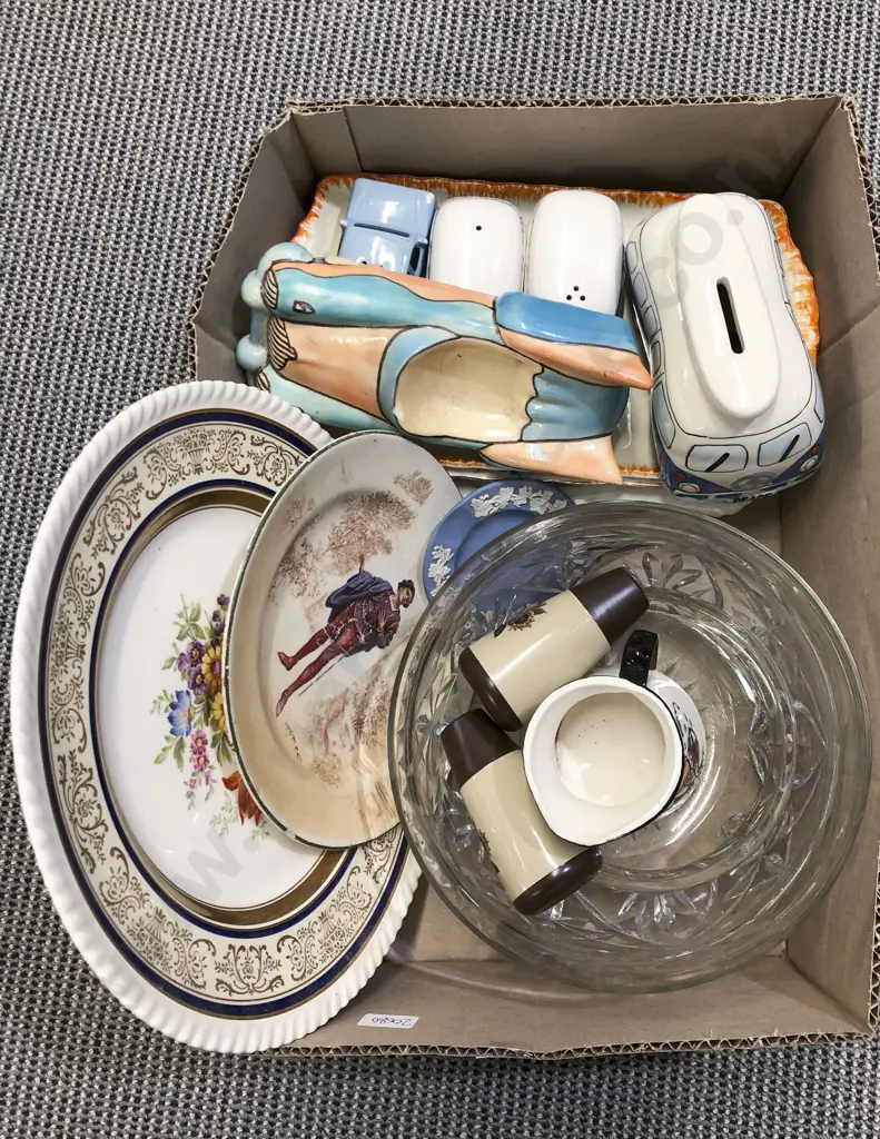 Quantity of Assorted China and Glass Ware Image 1++