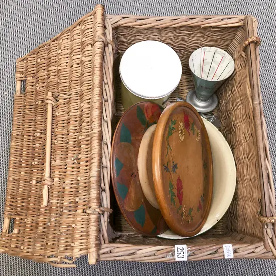 Quantity of Assorted Kitchen Ware etc