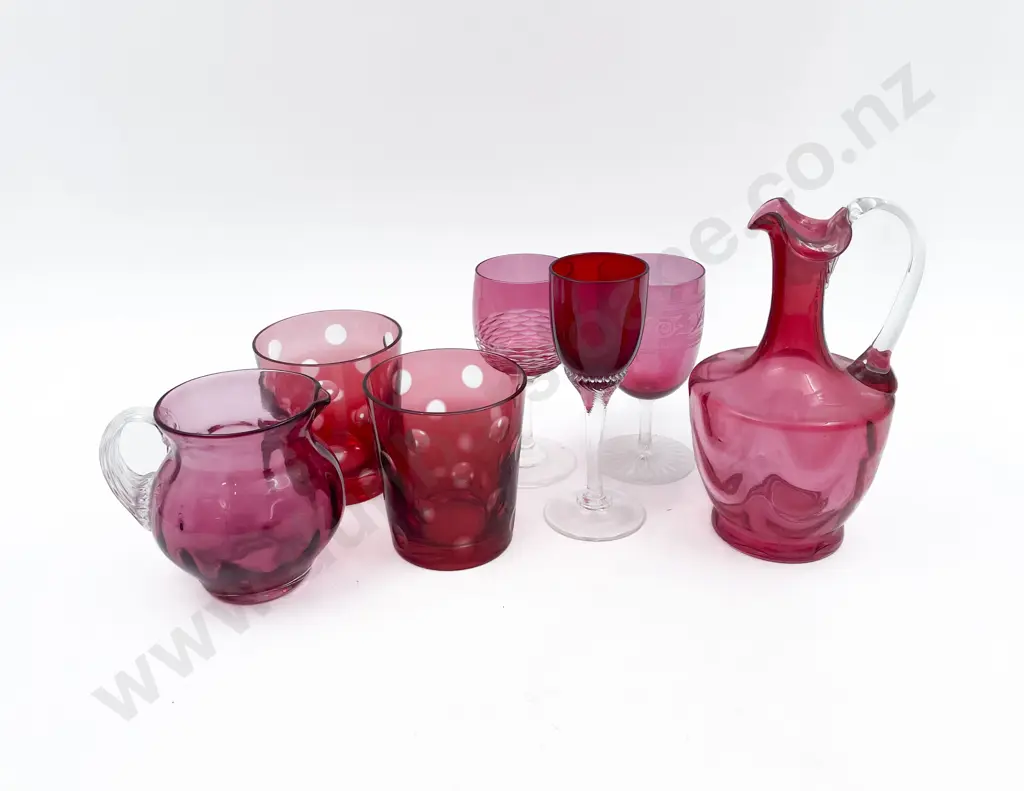 Quantity of Assorted Vintage Coloured Glass Ware Image 1++