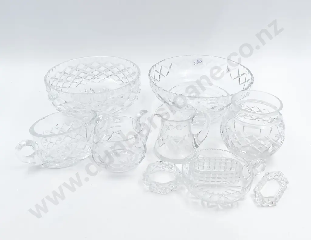Quantity of Assorted Crystal etc Image 1++