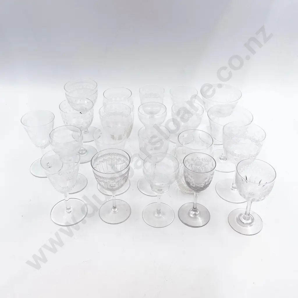 Quantity of Assorted Etched Glass Ware Image 1++
