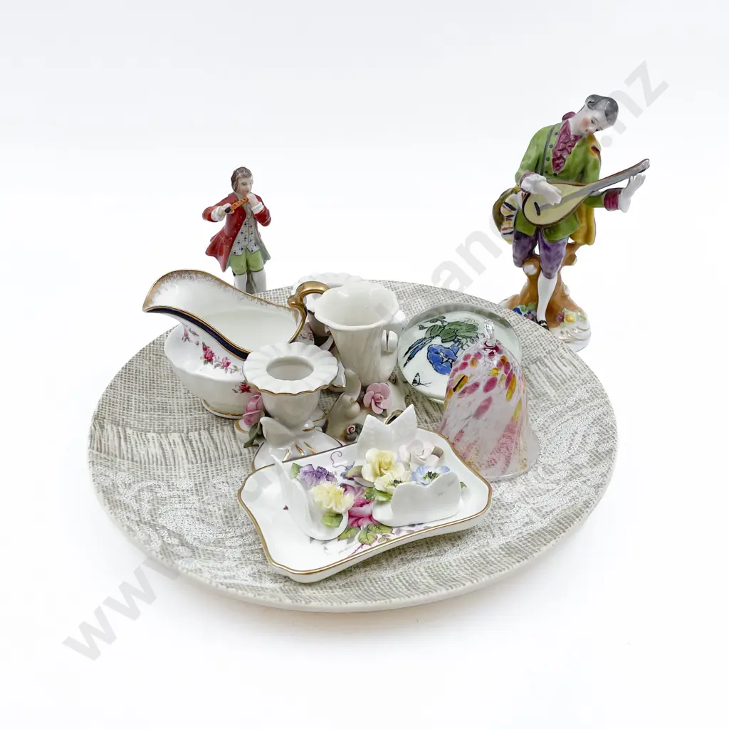 Small Quantity of Assorted Fancy China etc on Crown Lynn Plate Image 1++