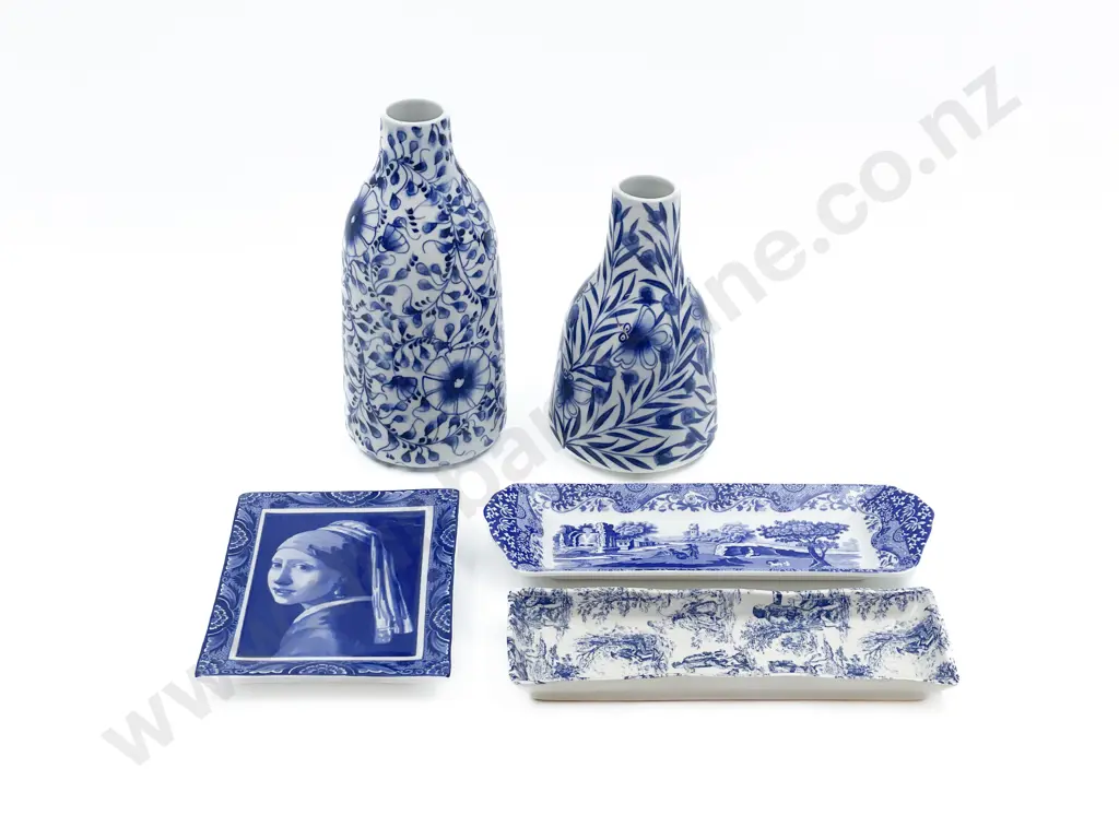 Five Pieces of Assorted Blue and White China Image 1++