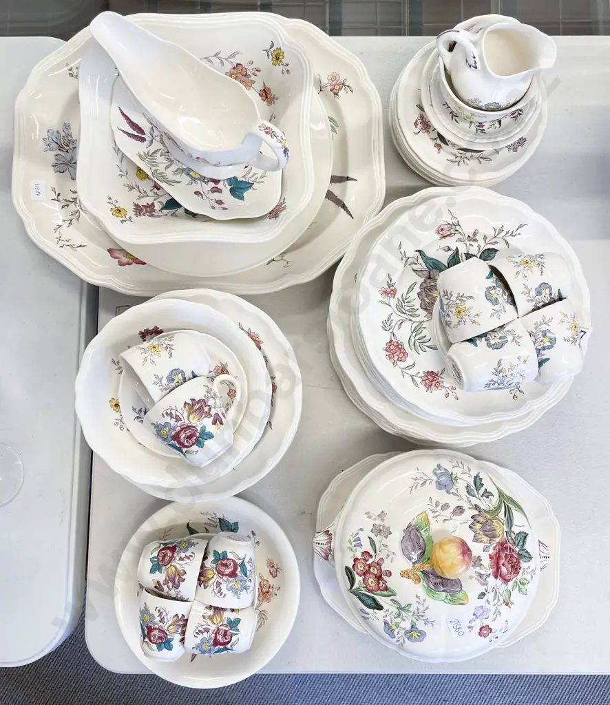 Spode Gainsborough Pattern Part Dinner Set Image 1++