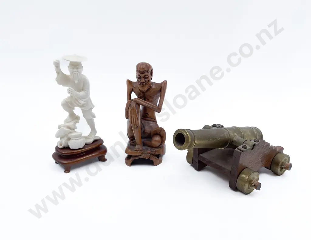 Small Brass Cannon and Two Figures Image 1++