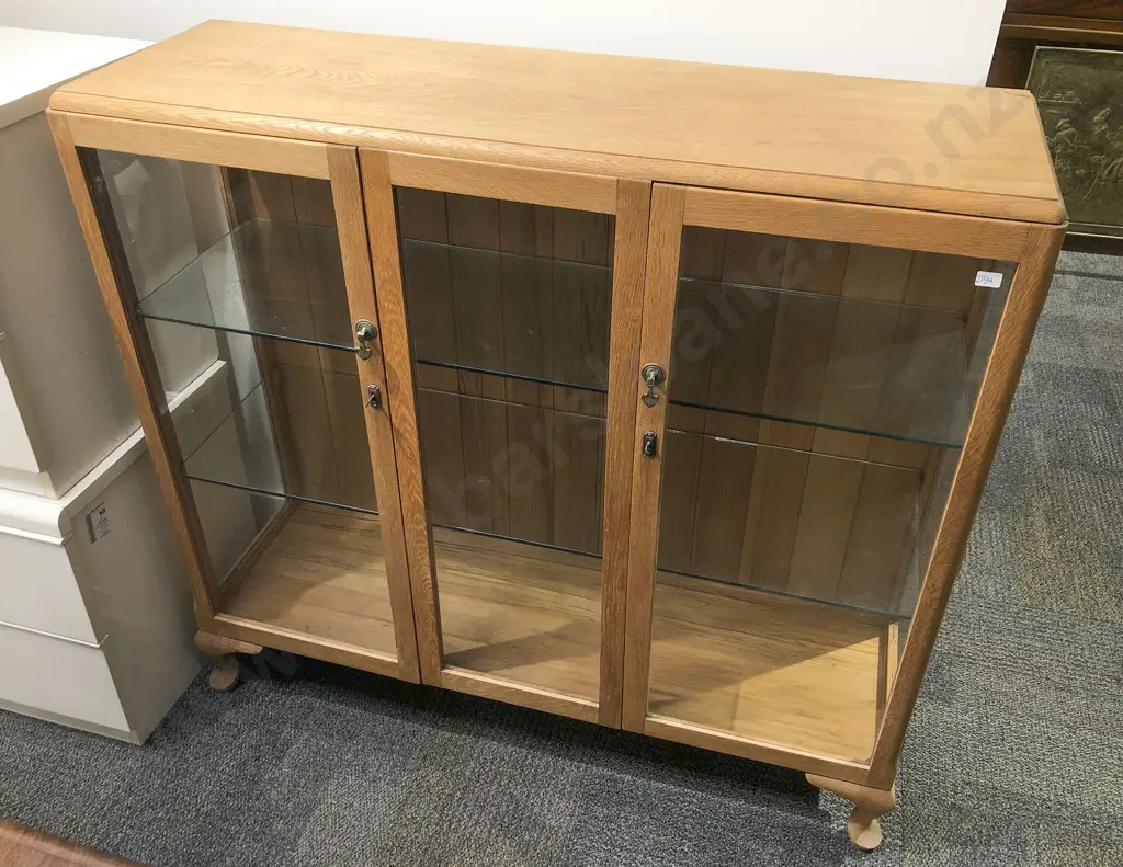 Glazed Oak China Cabinet Image 1++